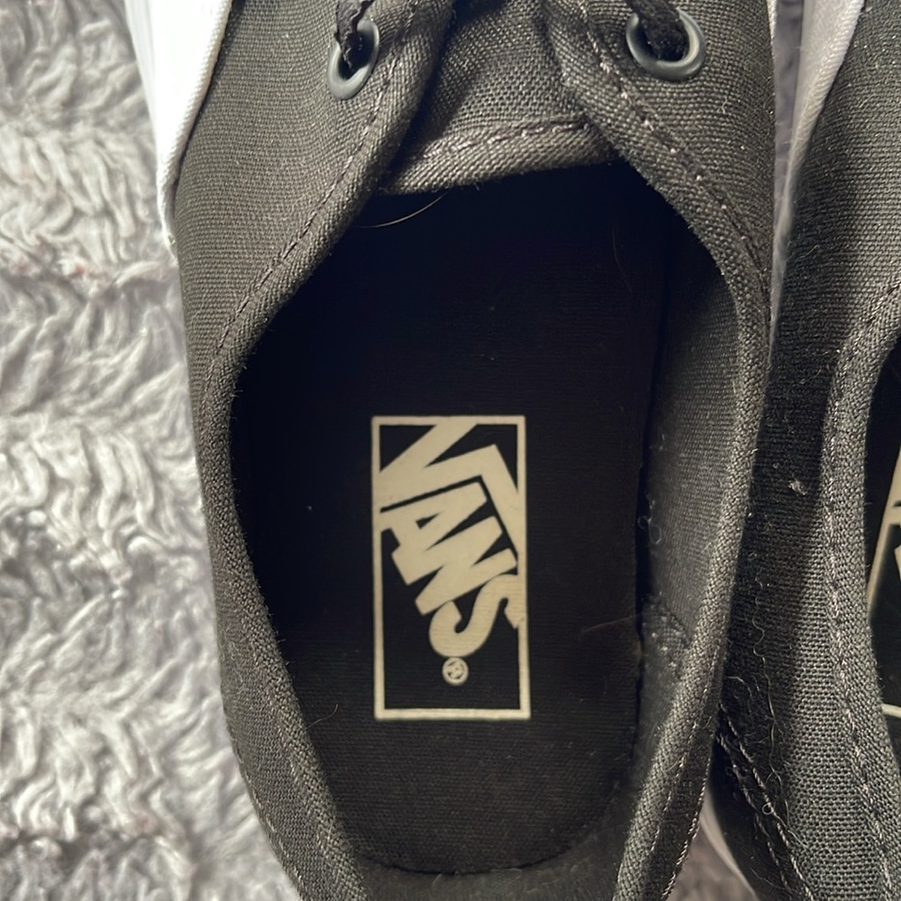 VANS - Picture 2 of 5